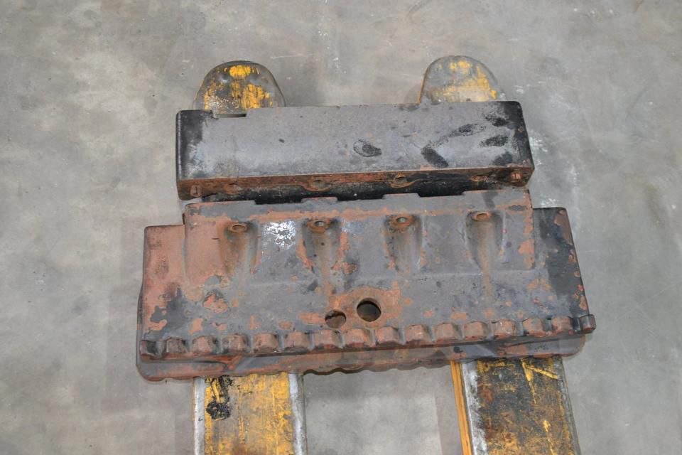 Frontgewichtdrager met gewichtsstuk voor