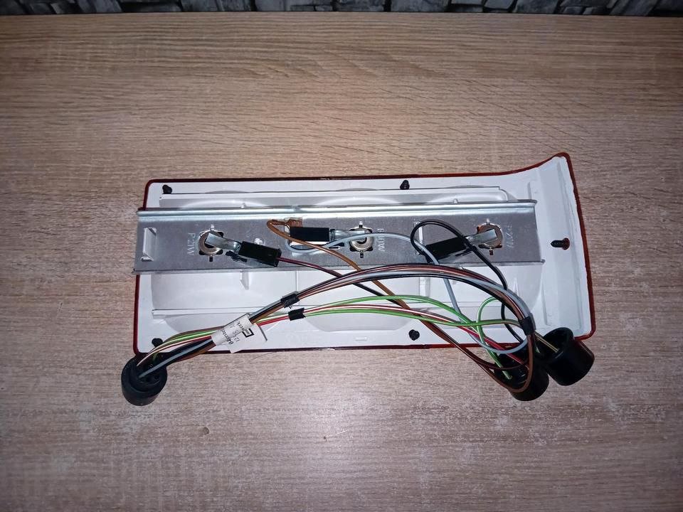 Deutz Agrostar Rücklicht rechts und links 4,71 6,11 6,21 6,38 - Image 2