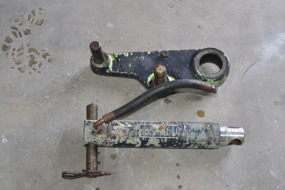 Hilfshubzylinder mit Hubarm