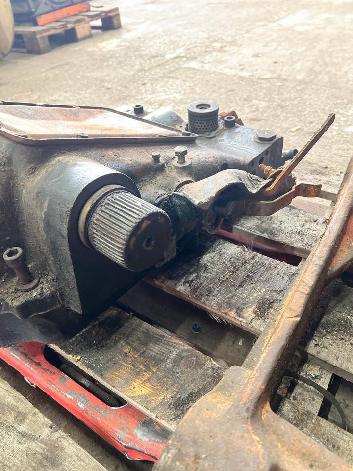 Hydraulisch blok voor Deutz D 7206 tractoren zonder hefarmen - Image 2