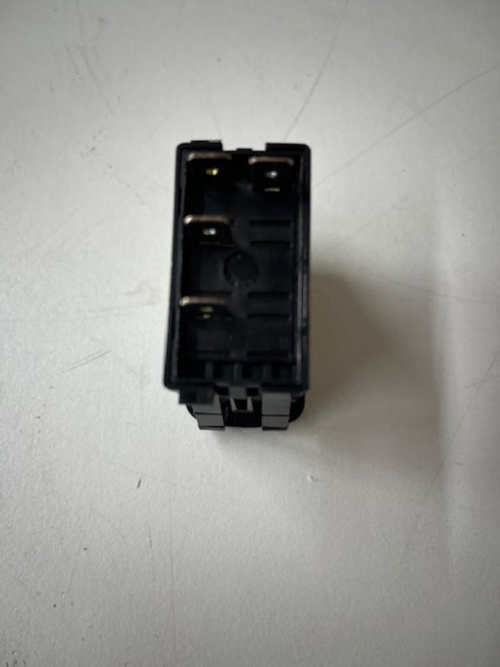 DEUTZ-FAHR 0.012.5951.4/10 Switch (123006) - Image 3