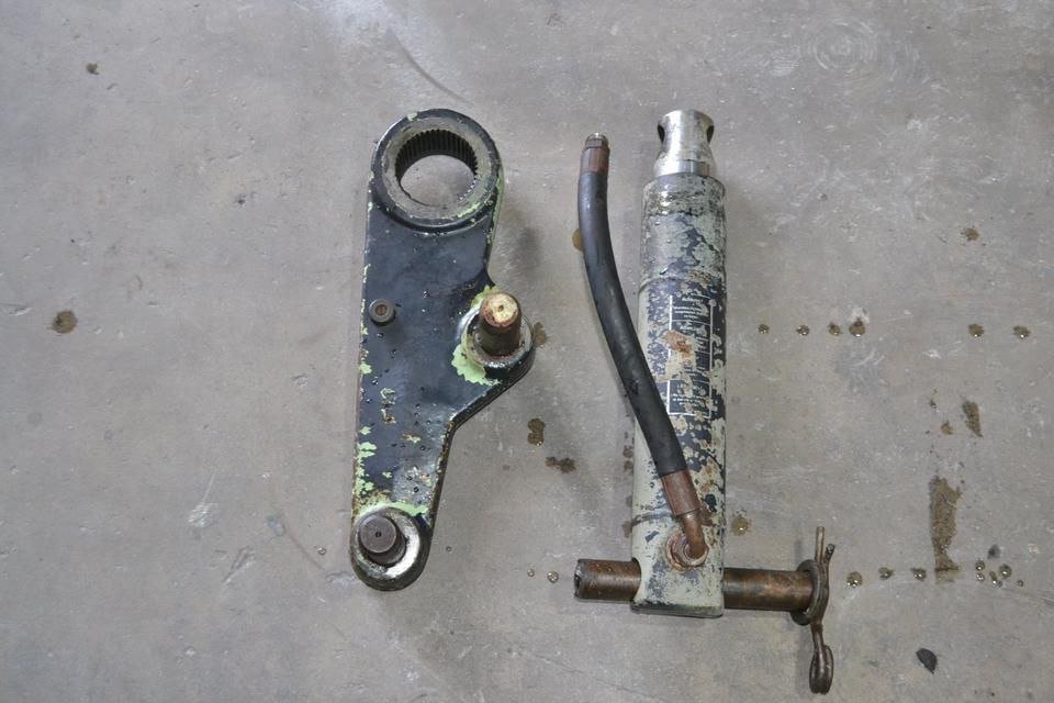 Hilfshubzylinder mit Hubarm, rechte Seite, für Deutz 4.51, - Image 4